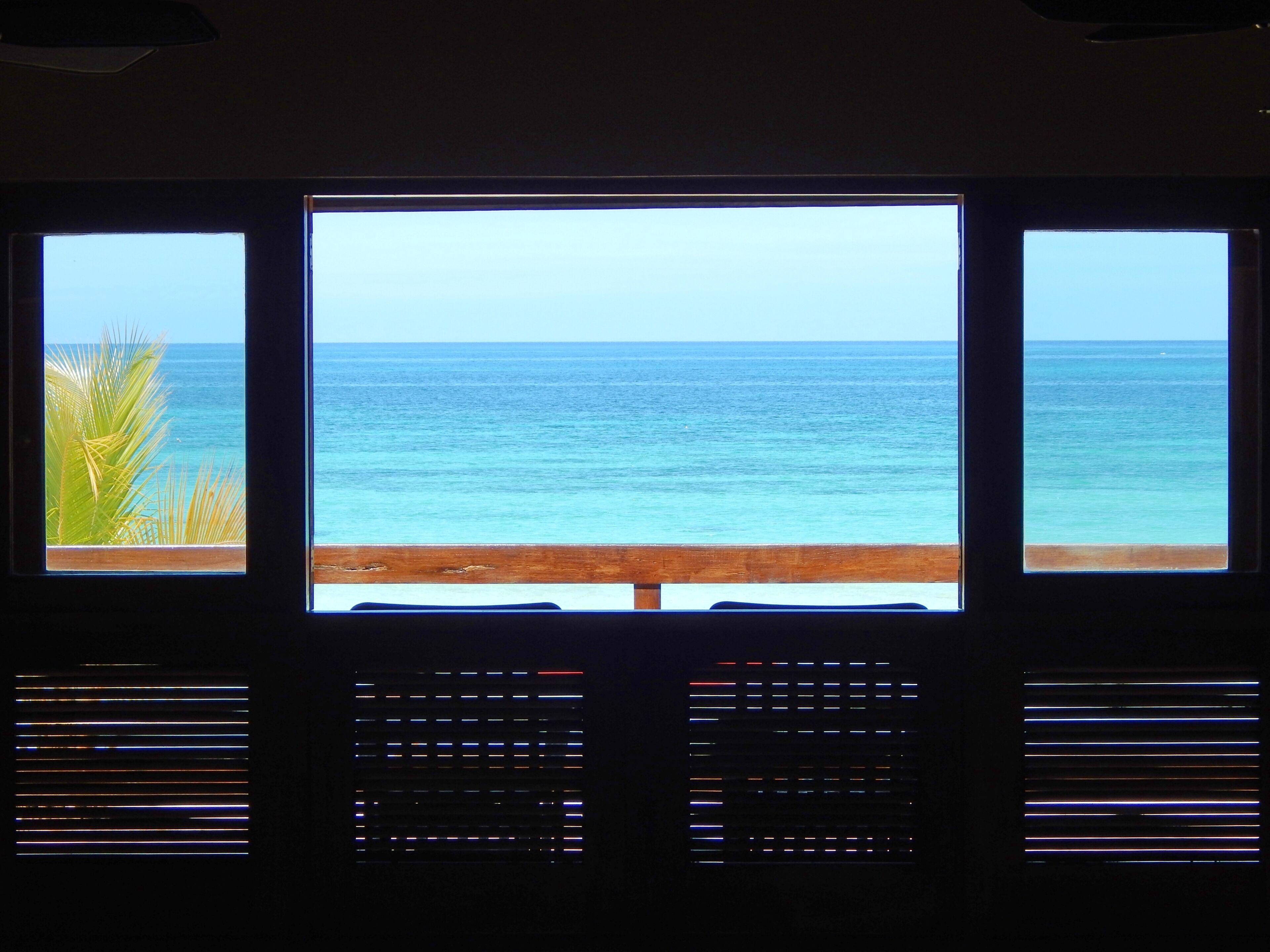 A view of the sea through the windows.