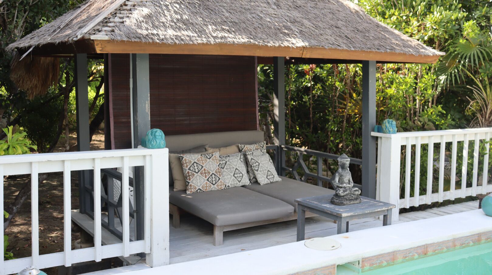 A daybed in the pool cabana.