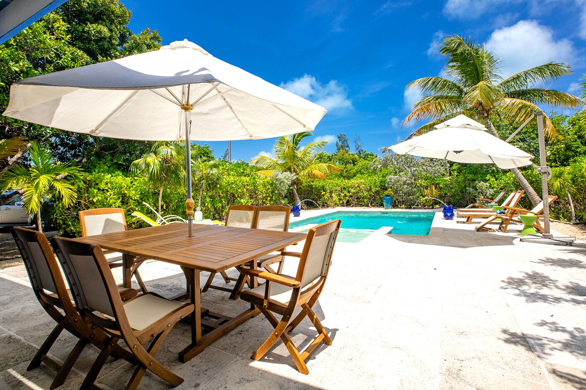 The outdoor dining table beside the pool.