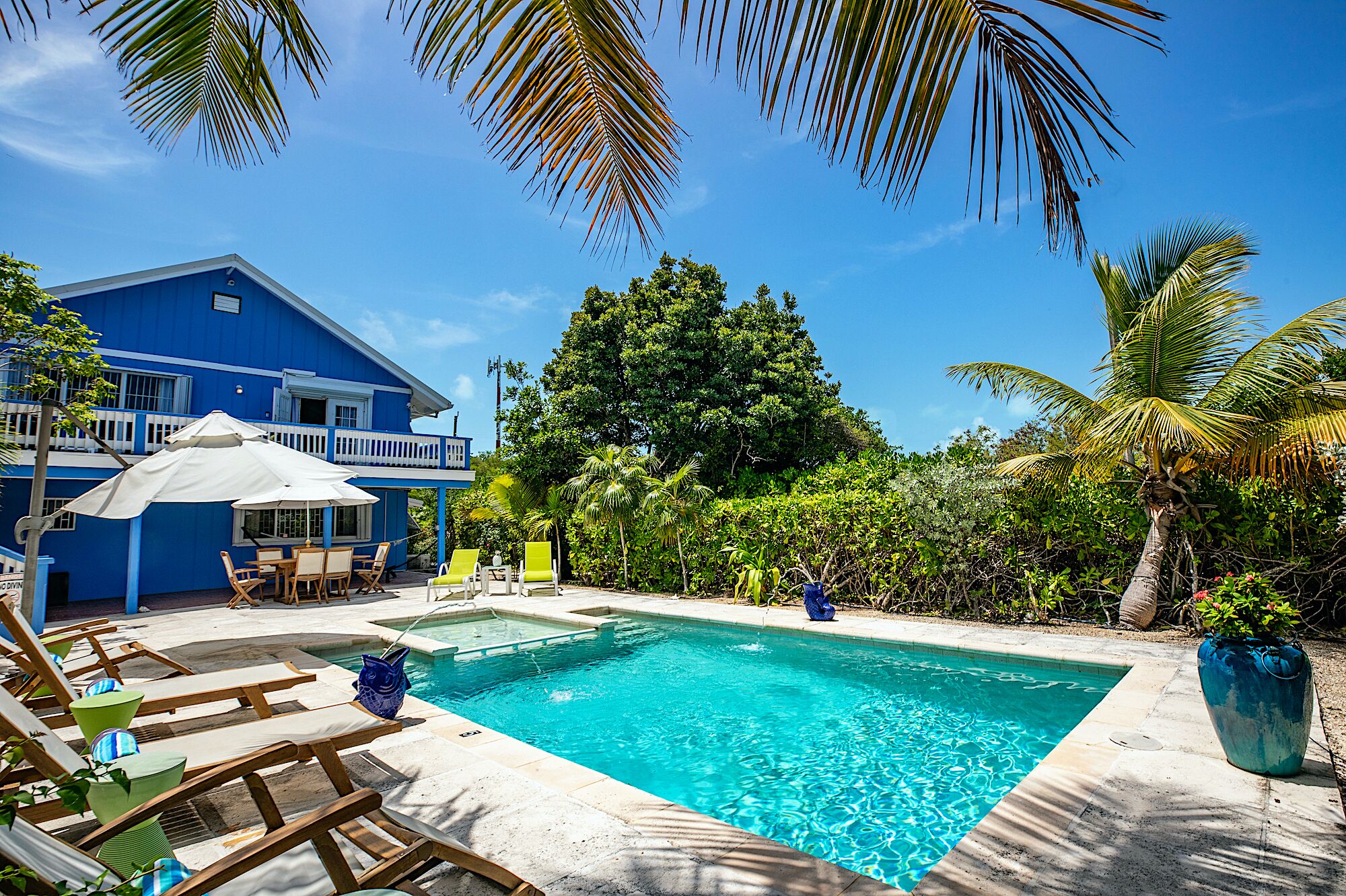 The pool and the villa.