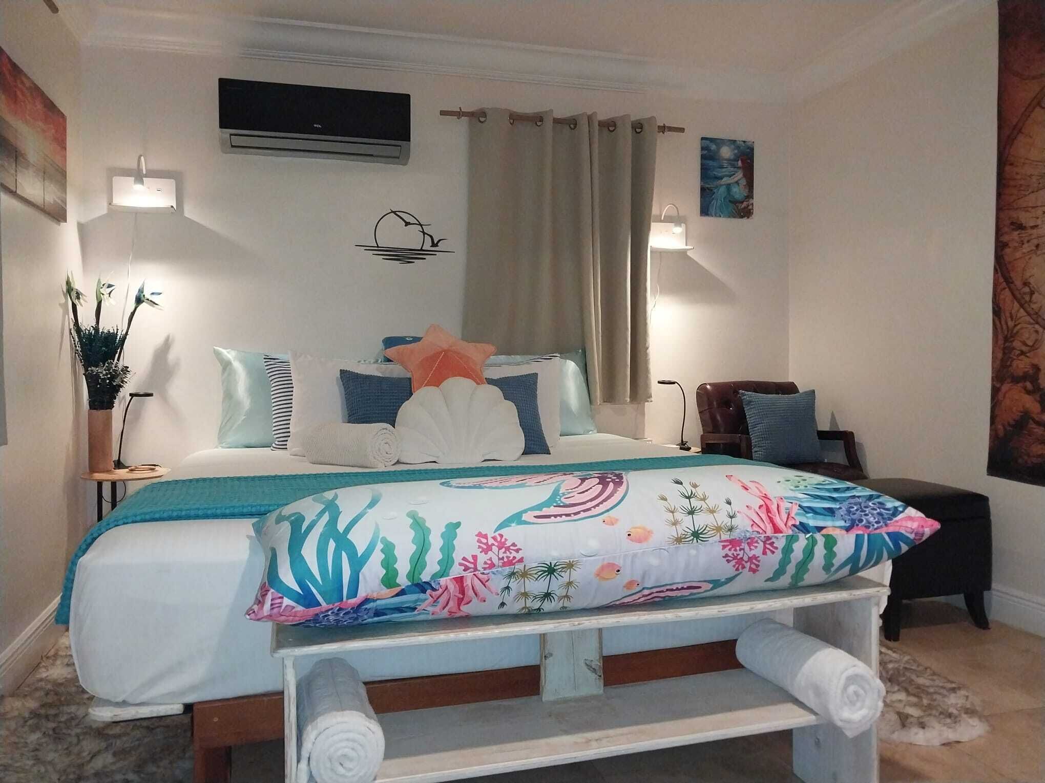 A king bed with blue and white pillows.