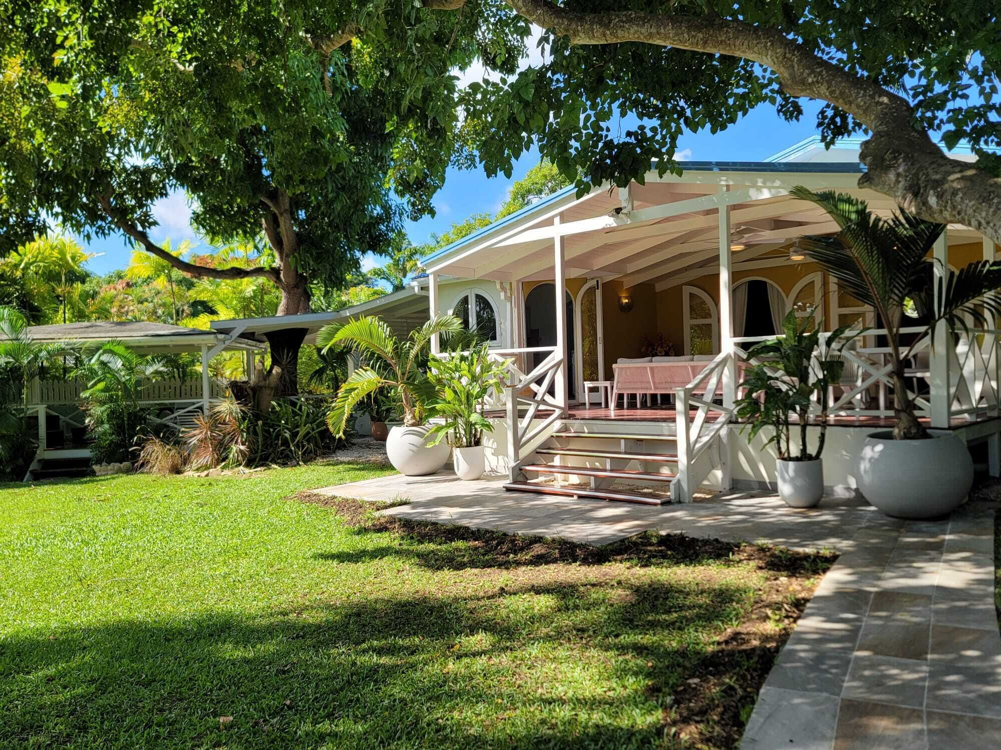 The garden lawn and the steps to the veranda of the villa.