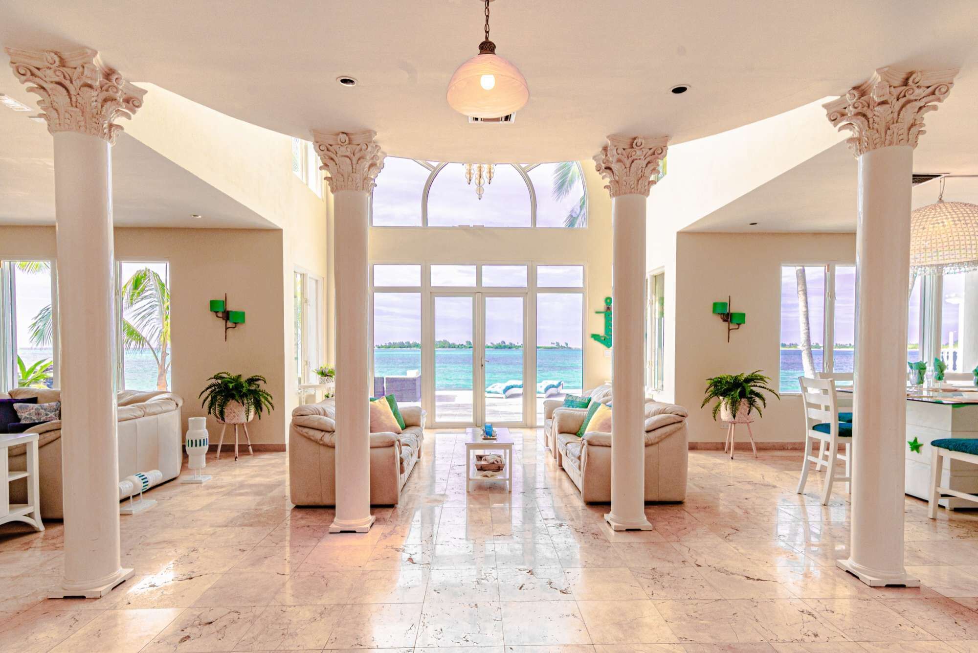 The main hall with columns and a view of the sea.